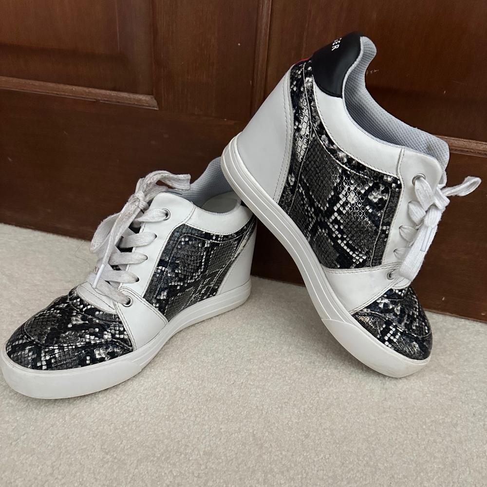Tommy Hilfiger Delsia Wedge Sneaker Snake Skin 9.5